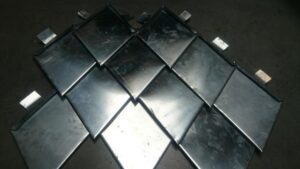 Zinken leien in ruitvorm voorbereid voor plaatsing, uitgevoerd door Cu Zn